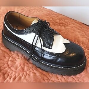Dr Martens Wingtip Brogues Size 6.5 Ladies Black and White Vintage Oxfords Lace